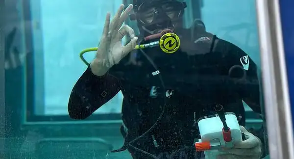 API News – 52 Hertz séduit la défense avec son talkie-walkie pour la plongée sous-marine