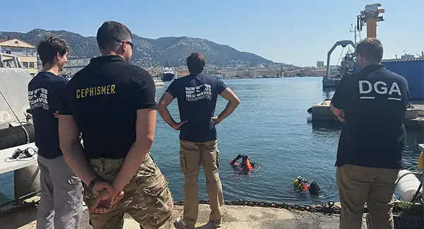 Le talkie-walkie sous-marin de 52 Hertz testé et approuvé par les plongeurs de la Marine